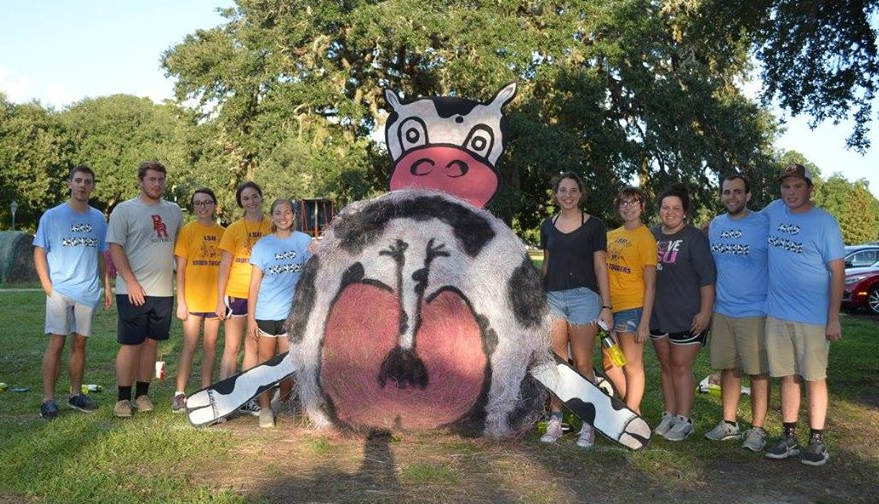 hay bale decorating homecoming