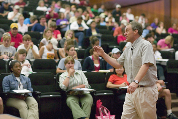 Kerry Sauley teaches in large classroom.